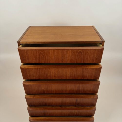 Danish Teak Chest of Drawers – Minimalist Mid-Century Design