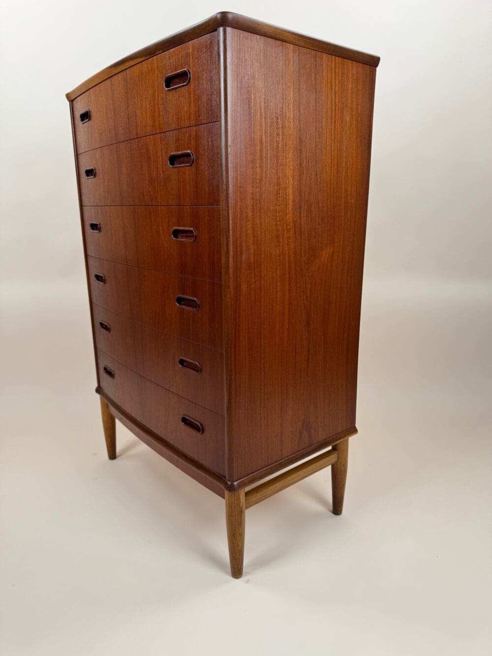 Kværndrup Møbelfabrik Chest of Drawers – Danish Mid-Century Elegance