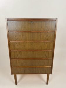 Mid-Century Teak Chest of Drawers – Sleek Lines & Scandinavian Elegance