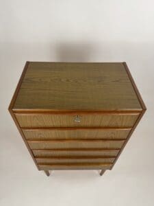 Mid-Century Teak Chest of Drawers – Sleek Lines & Scandinavian Elegance