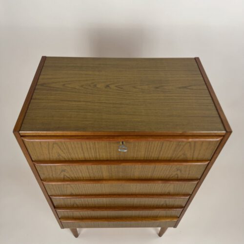 Mid-Century Teak Chest of Drawers – Sleek Lines & Scandinavian Elegance