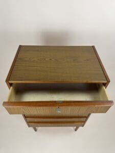 Mid-Century Teak Chest of Drawers – Sleek Lines & Scandinavian Elegance