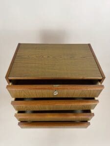 Mid-Century Teak Chest of Drawers – Sleek Lines & Scandinavian Elegance