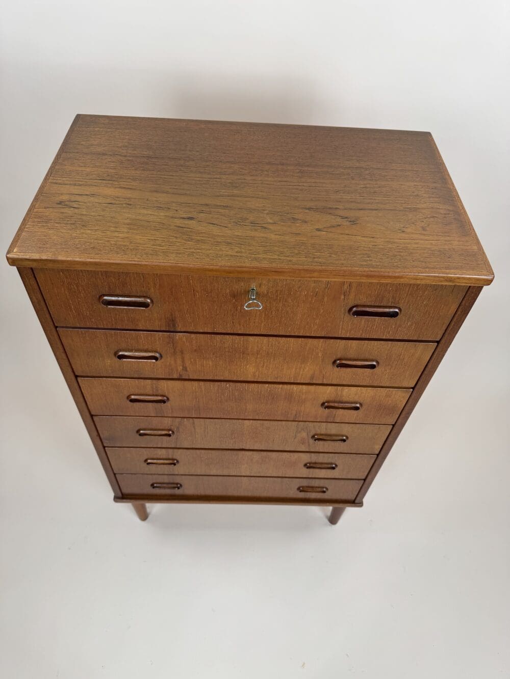 img_4798 Mid-Century Teak Chest of Drawers – Scandinavian Style Storage