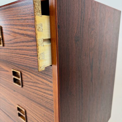 Mid-Century Modern Chest of Drawers – Elegant Teak Look