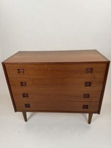 Mid-Century Modern Chest of Drawers – Rich Wood Tone Elegance