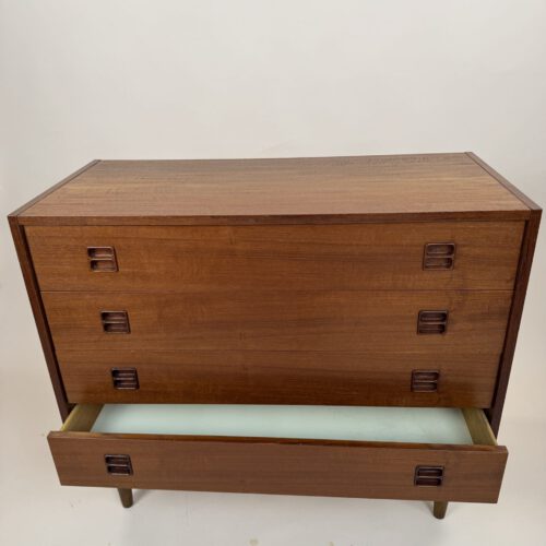 Mid-Century Modern Chest of Drawers – Rich Wood Tone Elegance