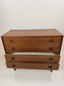 Mid-Century Modern Chest of Drawers – Rich Wood Tone Elegance