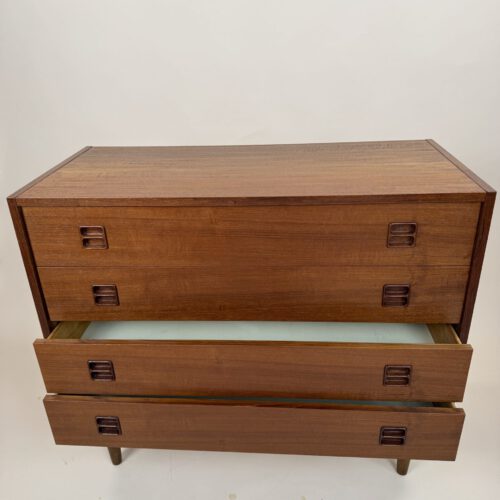 Mid-Century Modern Chest of Drawers – Rich Wood Tone Elegance