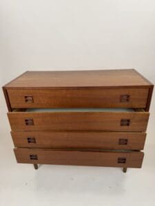 Mid-Century Modern Chest of Drawers – Rich Wood Tone Elegance