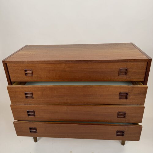 Mid-Century Modern Chest of Drawers – Rich Wood Tone Elegance
