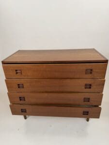 Mid-Century Modern Chest of Drawers – Rich Wood Tone Elegance