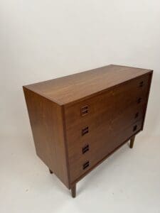 Mid-Century Modern Chest of Drawers – Rich Wood Tone Elegance