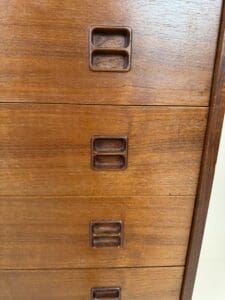 Mid-Century Modern Chest of Drawers – Rich Wood Tone Elegance