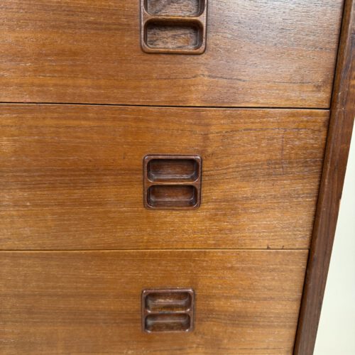 Mid-Century Modern Chest of Drawers – Rich Wood Tone Elegance