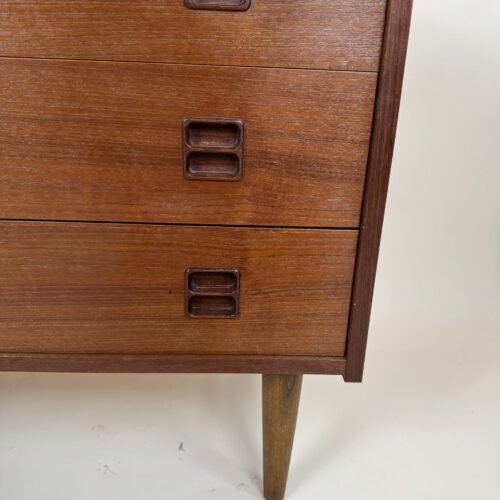 Mid-Century Modern Chest of Drawers – Rich Wood Tone Elegance