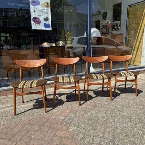 Set of 4 Danish Mid-Century Dining Chairs – Original Upholstery & Sculptural Teak