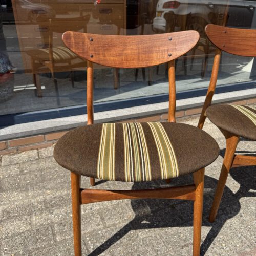 Set of 4 Danish Mid-Century Dining Chairs – Original Upholstery & Sculptural Teak
