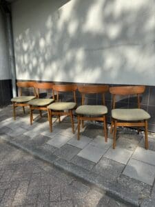 Set of 5 “Mosbøl” Dining Chairs by Findahl – Danish Modern Elegance