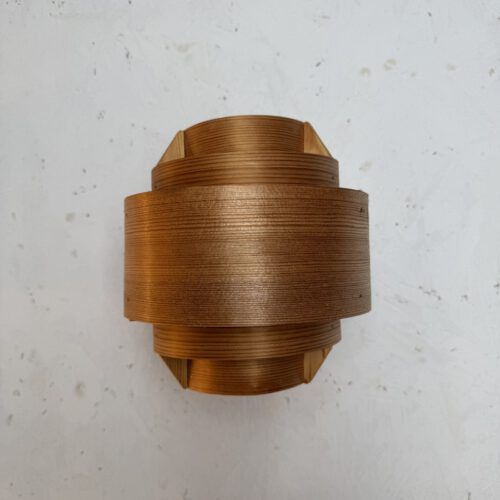Hans-Agne Jakobsson Wall Lamp V327 – Ellysett Series Beauty in Pine