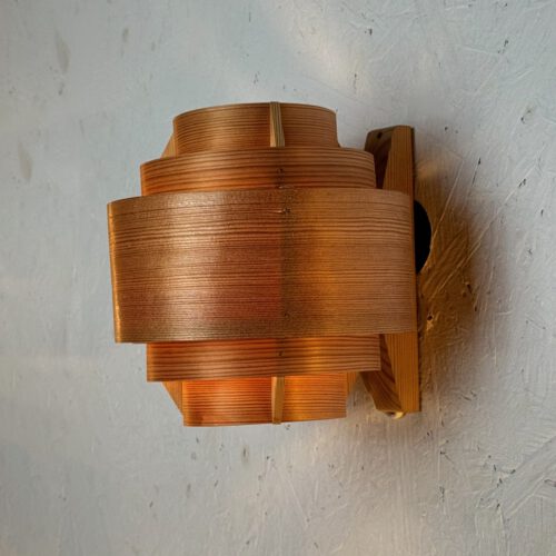 Hans-Agne Jakobsson Wall Lamp V327 – Ellysett Series Beauty in Pine