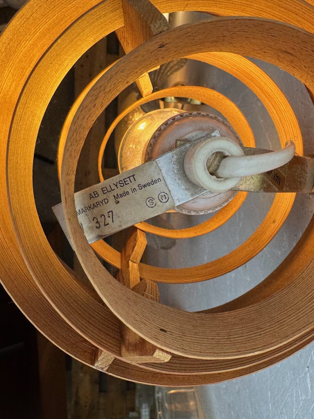 Hans-Agne Jakobsson Wall Lamp V327 – Ellysett Series Beauty in Pine