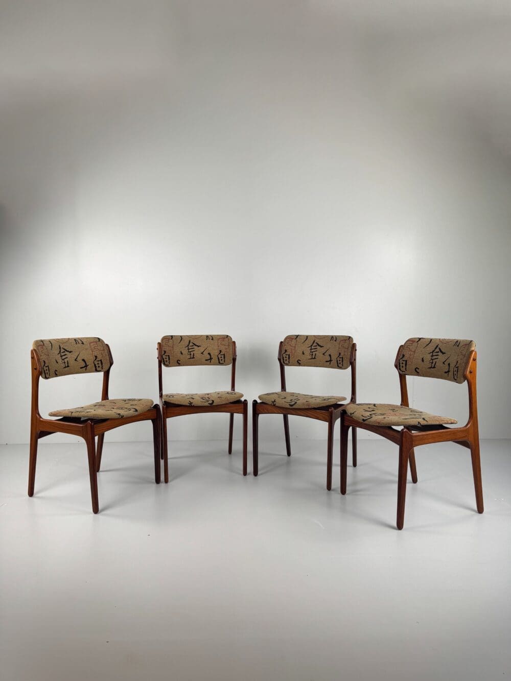 IMG_0958 Set of 4 Erik Buch Model 49 Dining Chairs – OD Møbler, Denmark – Rosewood Elegance