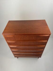 Danish Teak Chest of Drawers – Elegant Mid-Century Storage