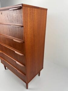 Danish Teak Chest of Drawers – Elegant Mid-Century Storage