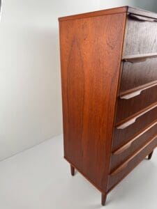 Danish Teak Chest of Drawers – Elegant Mid-Century Storage