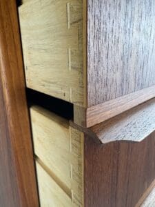 Danish Teak Chest of Drawers – Elegant Mid-Century Storage