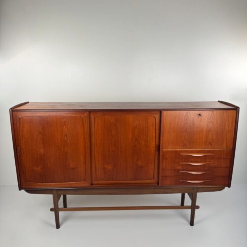 Danish Teak Sideboard with Bar Section & Automatic Light – Mid-Century Elegance