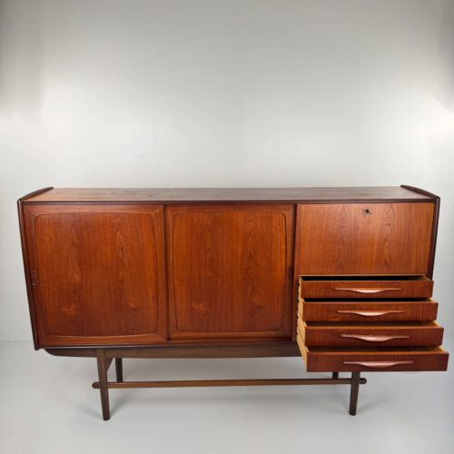 Danish Teak Sideboard with Bar Section & Automatic Light – Mid-Century Elegance