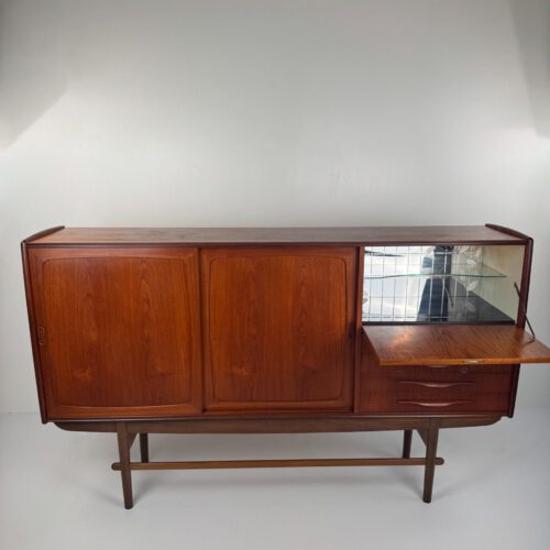 Danish Teak Sideboard with Bar Section & Automatic Light – Mid-Century Elegance