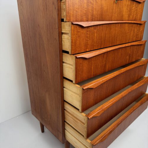 Danish Teak Chest of Drawers – Mid-Century Modern with Sculpted Handles