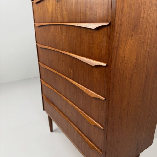 Danish Teak Chest of Drawers – Mid-Century Modern with Sculpted Handles