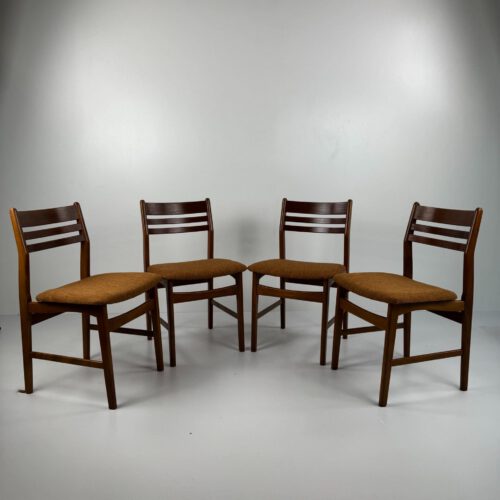 Set of 4 Danish Mid-Century Dining Chairs – Timeless Elegance