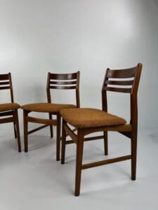 Set of 4 Danish Mid-Century Dining Chairs – Timeless Elegance