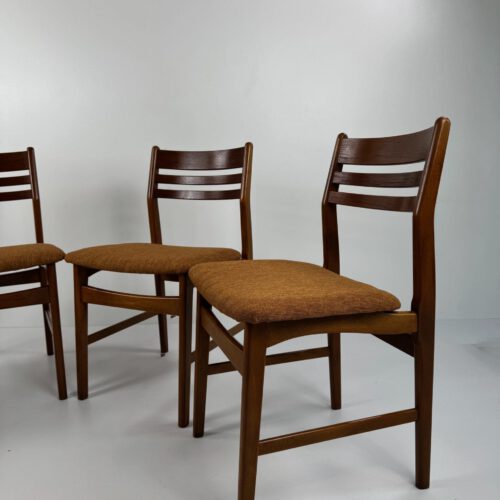 Set of 4 Danish Mid-Century Dining Chairs – Timeless Elegance