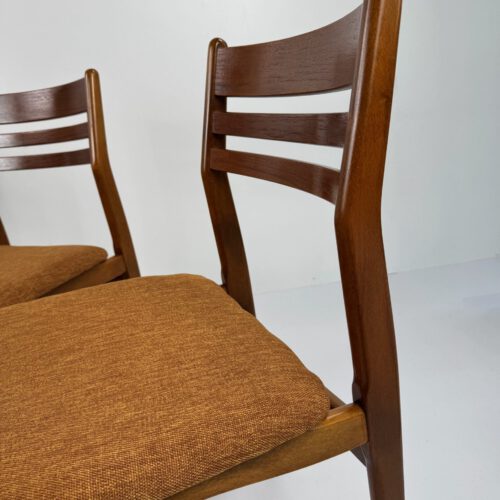 Set of 4 Danish Mid-Century Dining Chairs – Timeless Elegance