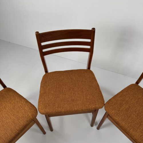 Set of 4 Danish Mid-Century Dining Chairs – Timeless Elegance