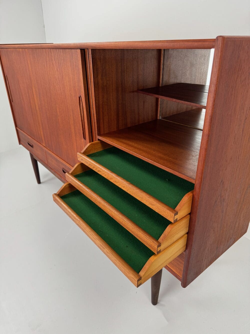 Mid-Century Teak Sideboard – Sliding Doors, Felt-Lined Drawers & Elegant Details