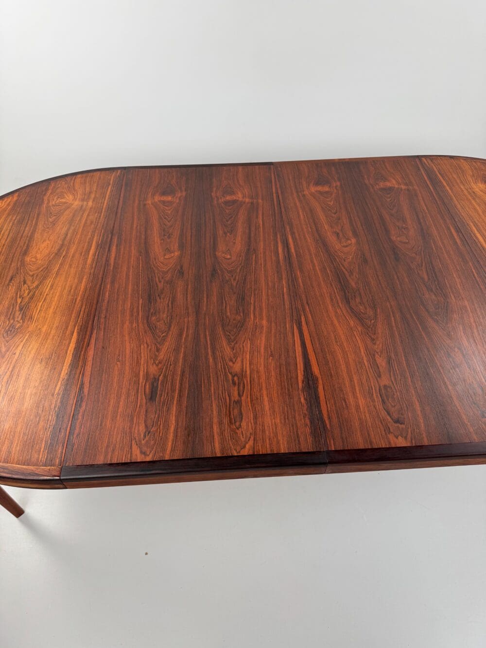 Danish Rosewood Extendable Dining Table – Stunning Grain