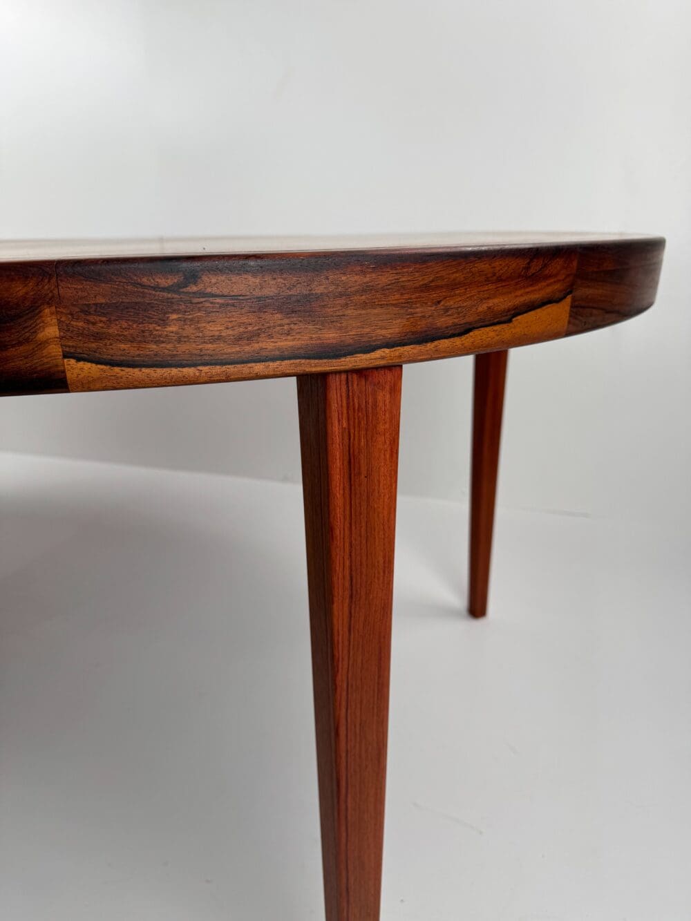 Danish Rosewood Extendable Dining Table – Stunning Grain
