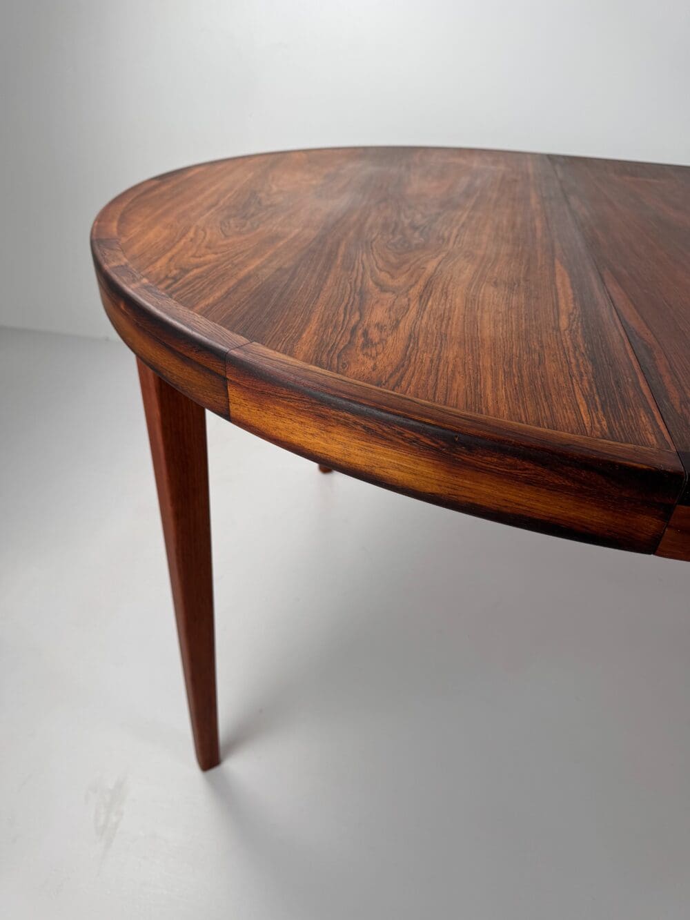 Danish Rosewood Extendable Dining Table – Stunning Grain
