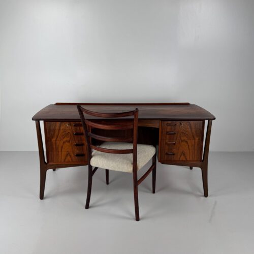 Svend Aage Madsen Rosewood Executive Desk for H.P. Hansen – Danish Modern Masterpiece