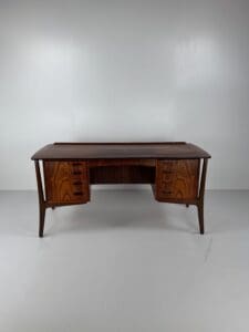 Svend Aage Madsen Rosewood Executive Desk for H.P. Hansen – Danish Modern Masterpiece