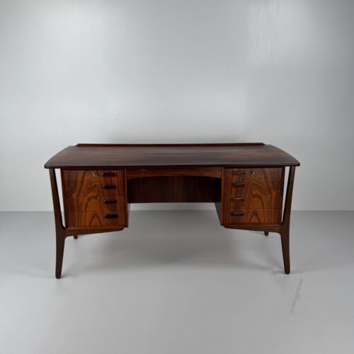 Svend Aage Madsen Rosewood Executive Desk for H.P. Hansen – Danish Modern Masterpiece