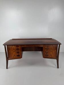 Svend Aage Madsen Rosewood Executive Desk for H.P. Hansen – Danish Modern Masterpiece