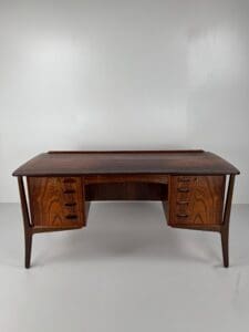 Svend Aage Madsen Rosewood Executive Desk for H.P. Hansen – Danish Modern Masterpiece